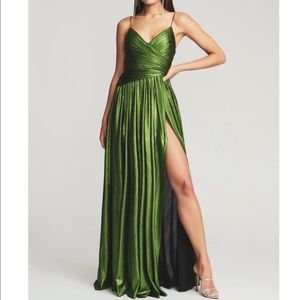 Green retrofete gown
